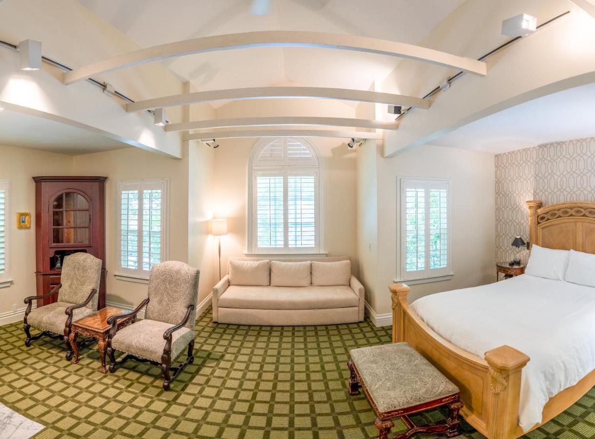 Queen Room with Sofa Bed and Fireplace - Non-Smoking/Second Floor