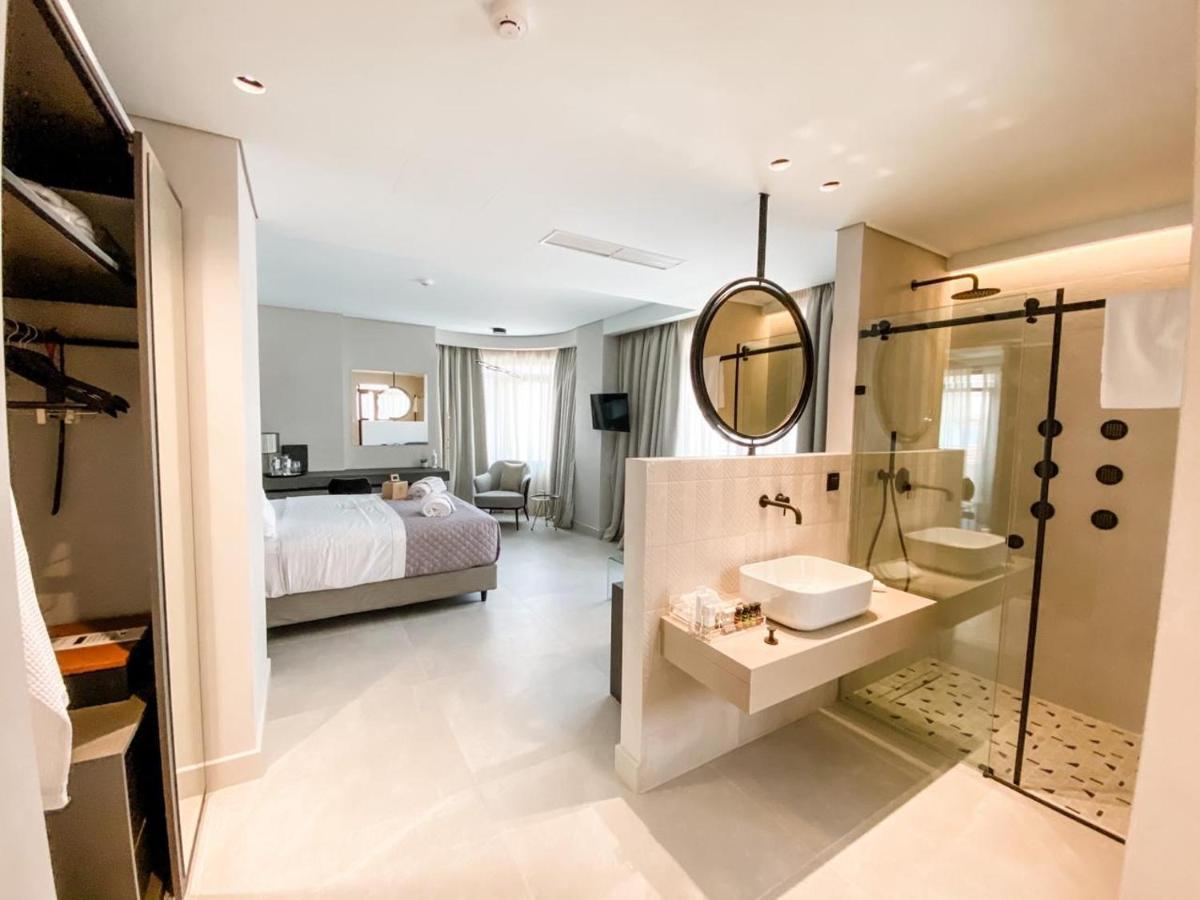 Executive Suite,1008159049:JPEG