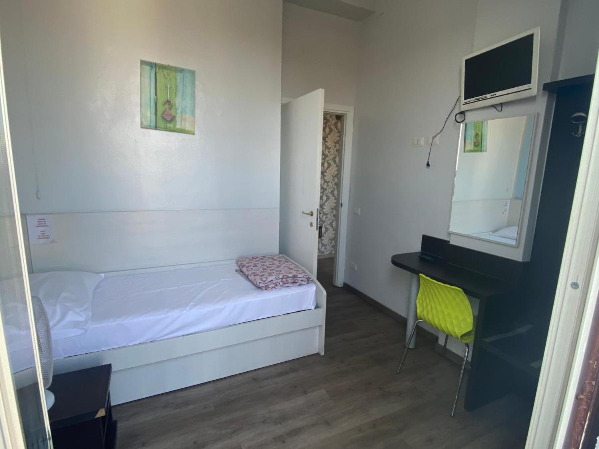 Single Room with Shared Bathroom