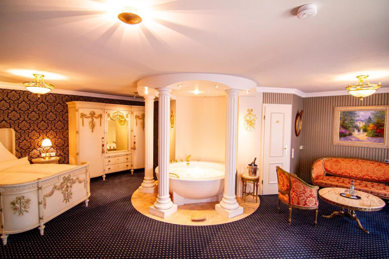 Suite with Hot Tub