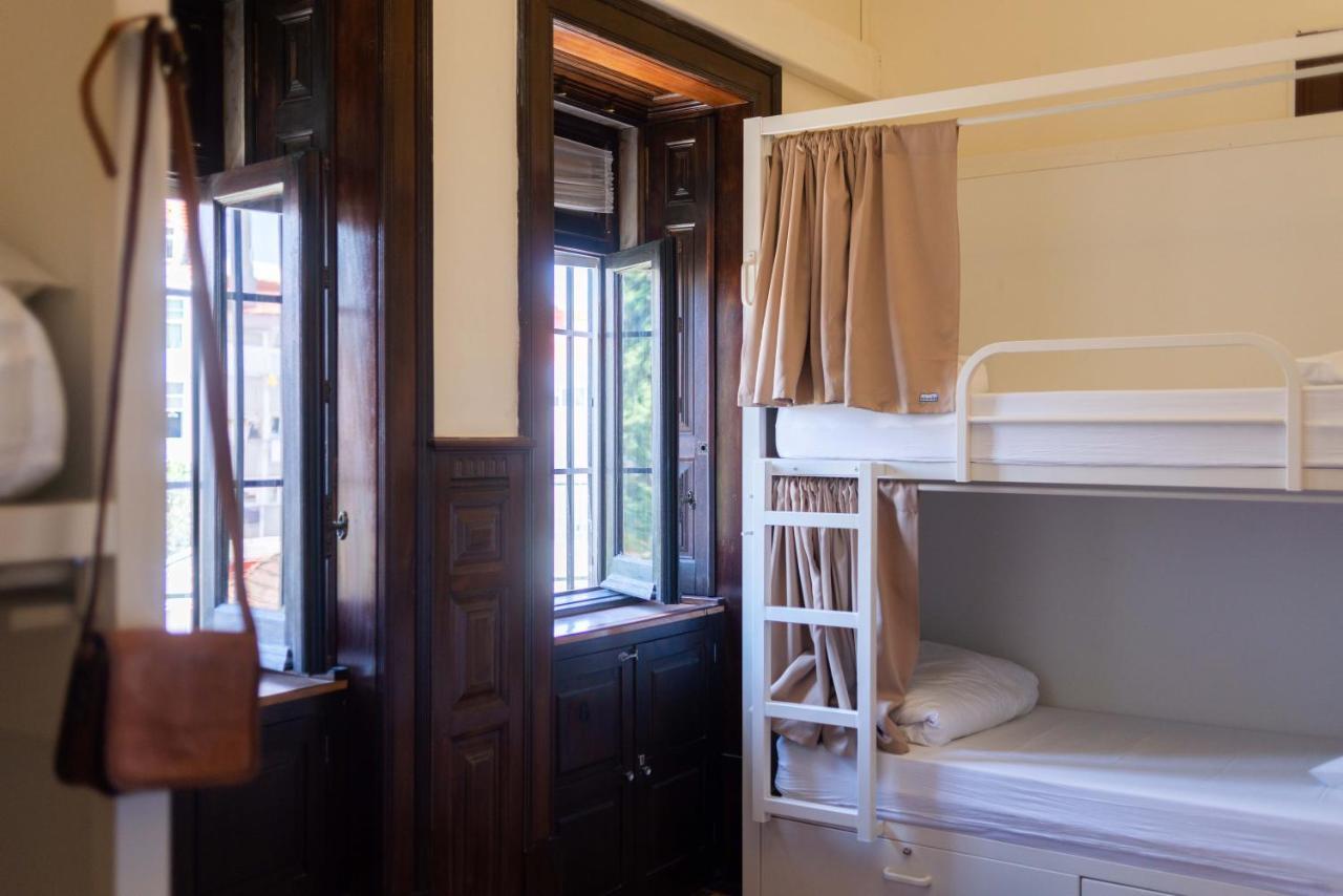 10-Bed Mixed Dormitory Room