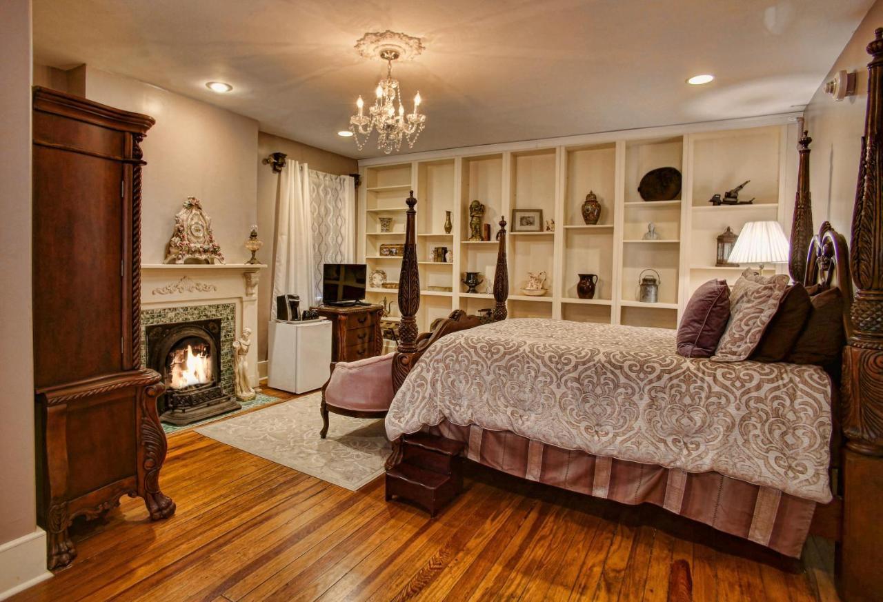 Deluxe Queen Suite