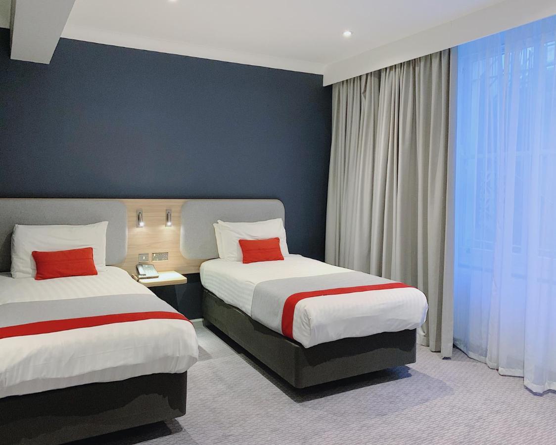 Standard Twin Room with Free Hot Breakfast