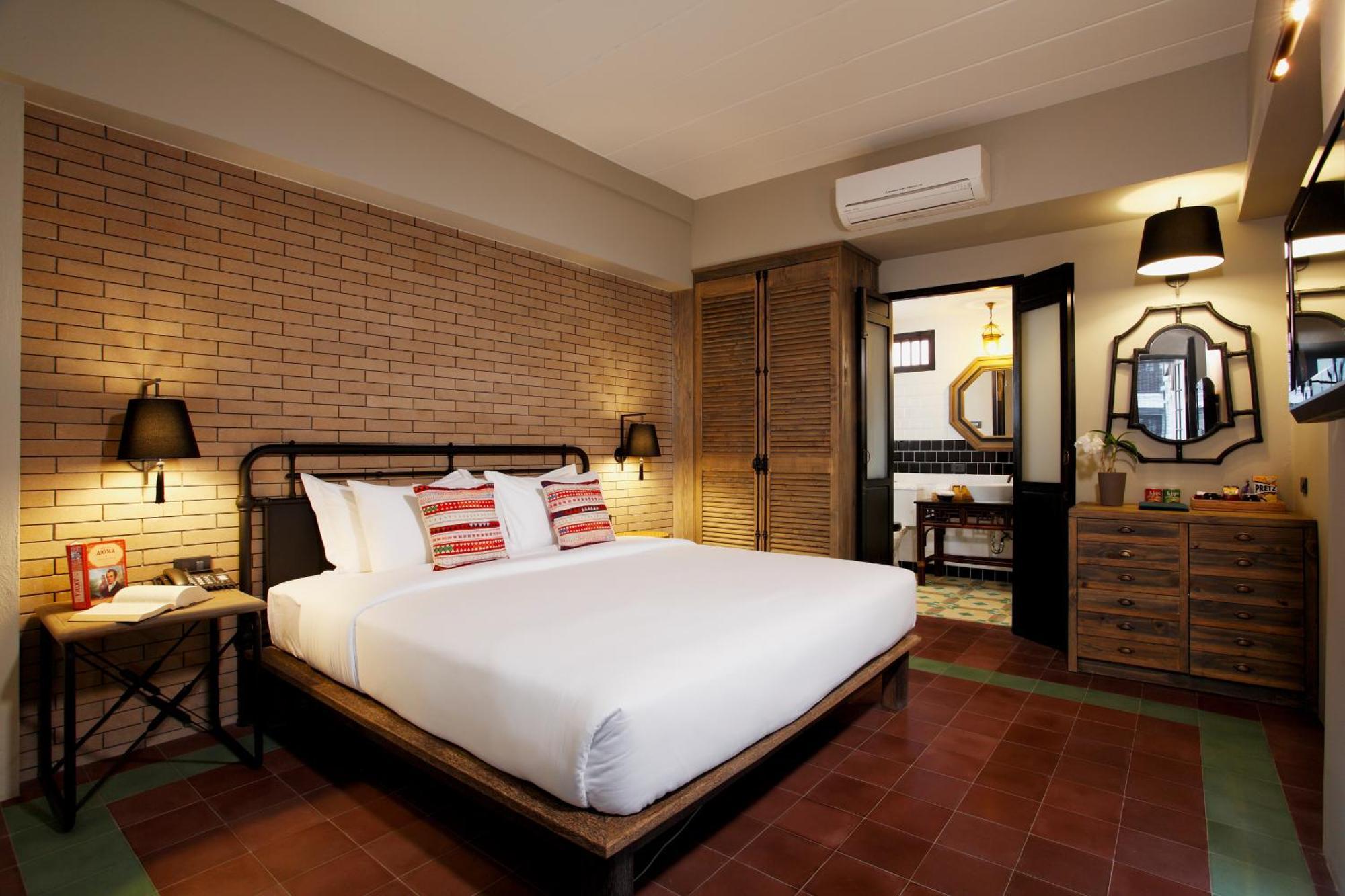 Deluxe Double Room Non-Smoking,323987284:JPEG