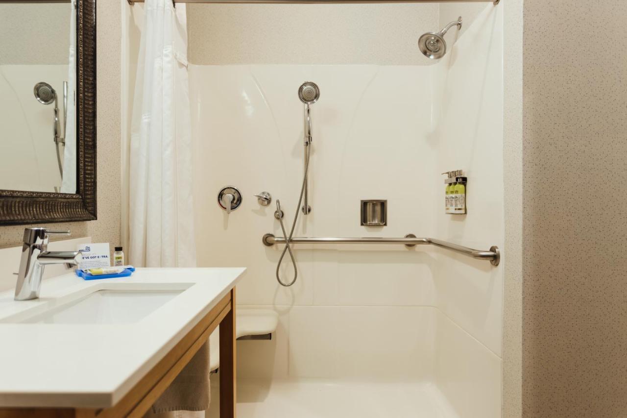 King Room with Roll-In Shower - Disability Access