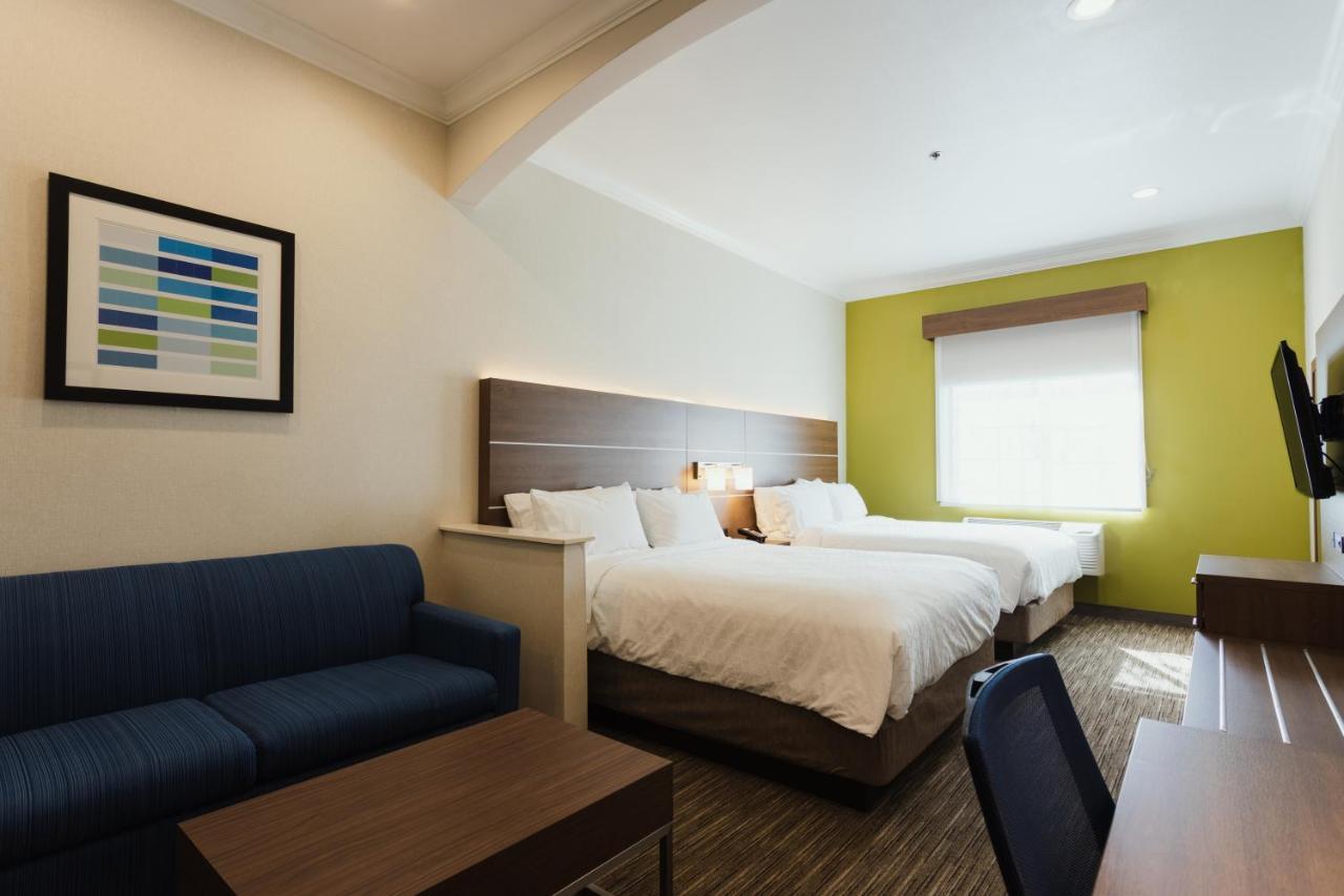 Suite with Two Queen Beds