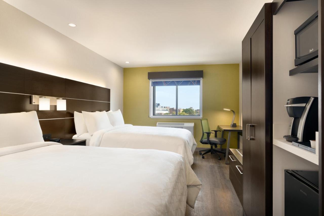 Standard Queen Room Two Queen Beds