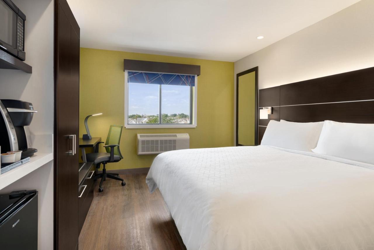 Standard King Room