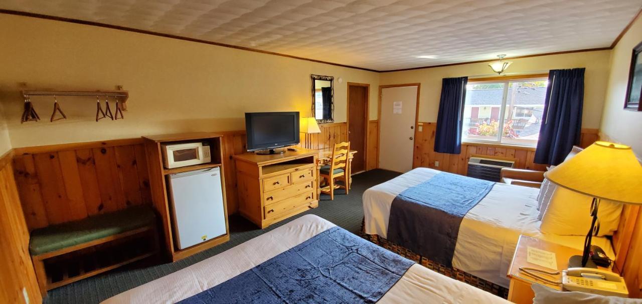 Deluxe Queen Room with Two Queen Beds