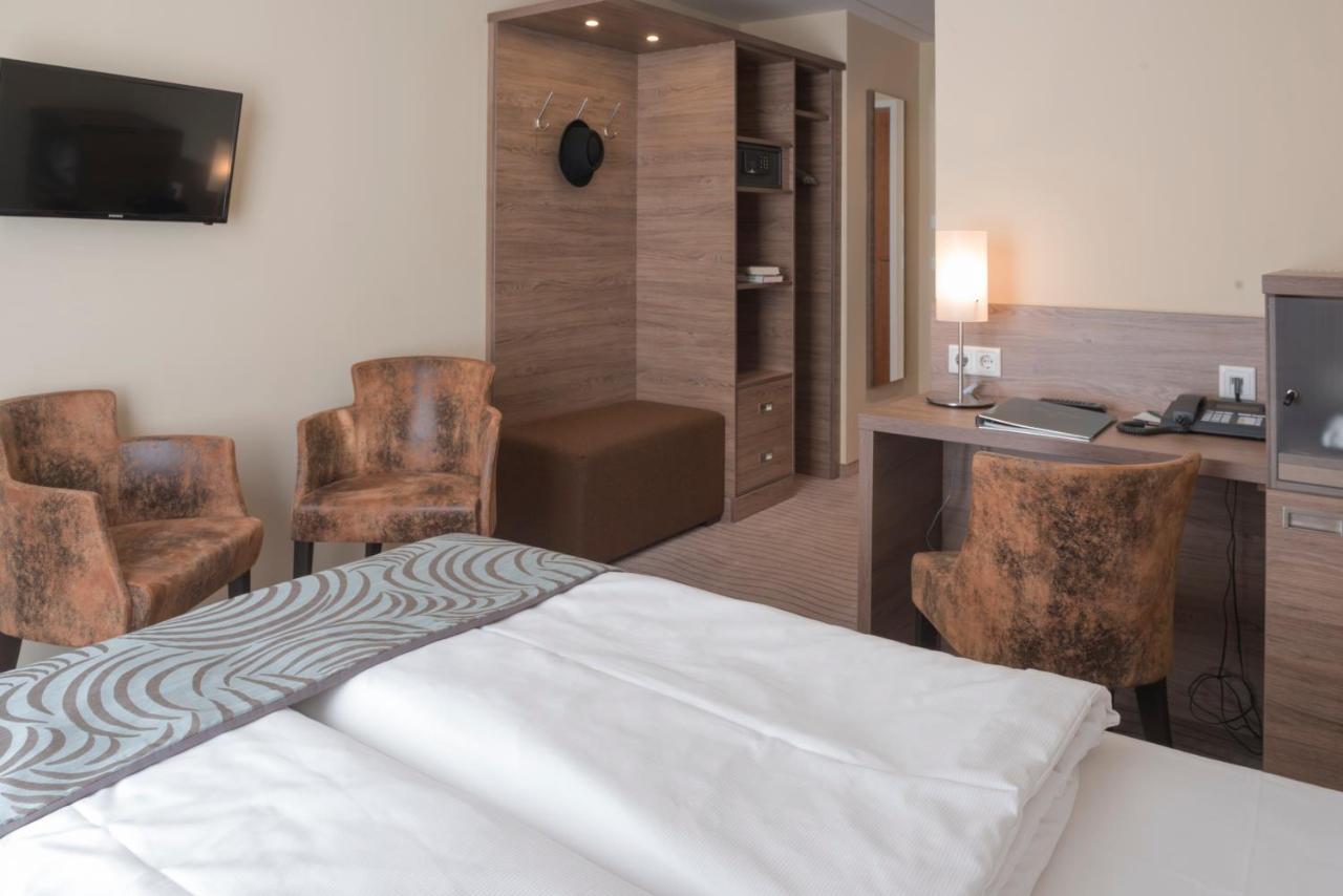 Small Queen Room with Air Conditioning