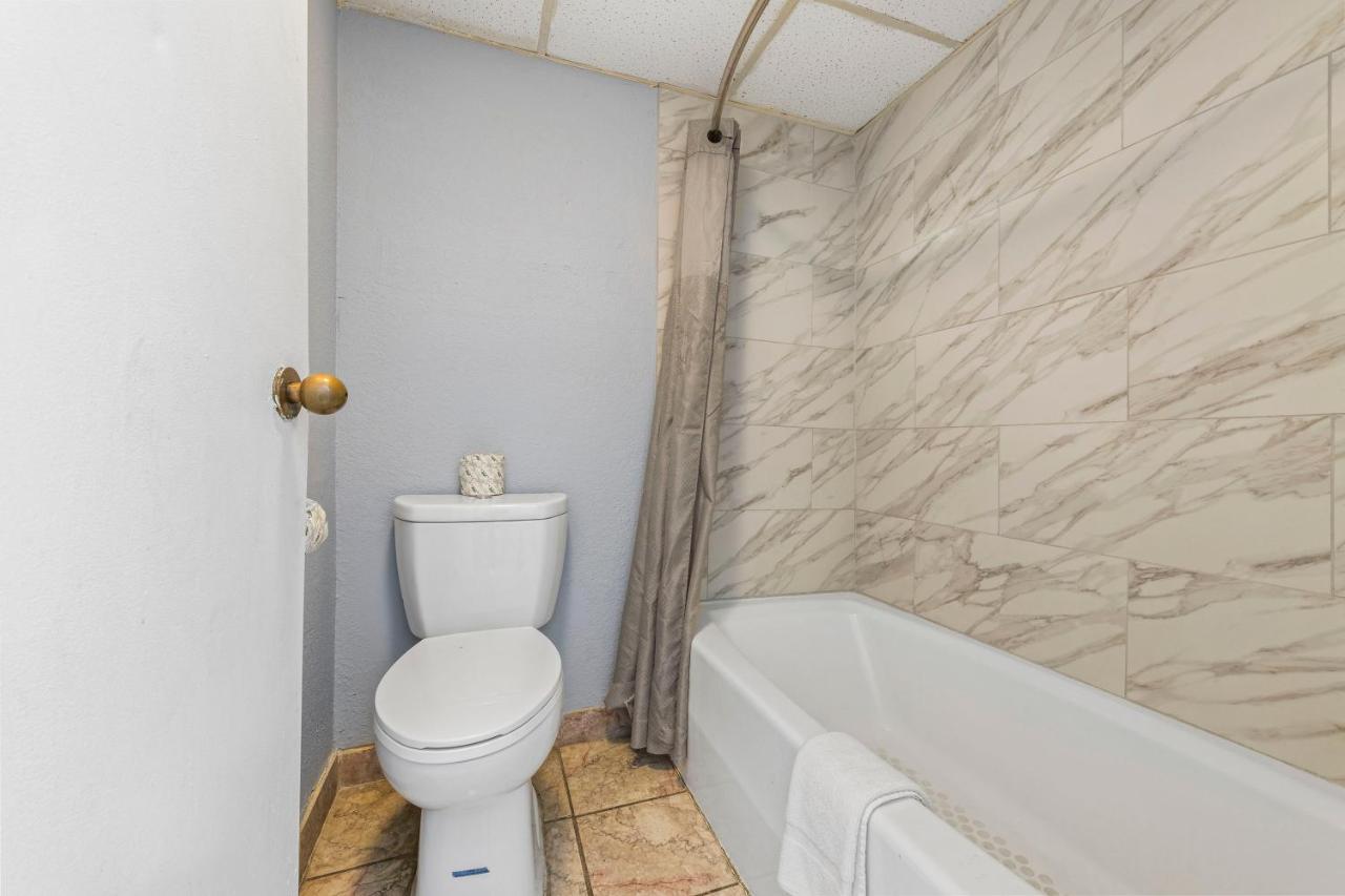 One-Bedroom Double Suite - Non-Smoking