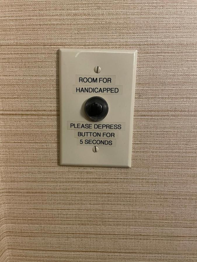 Queen Studio - Disability Access/Roll-in Shower/Non-Smoking