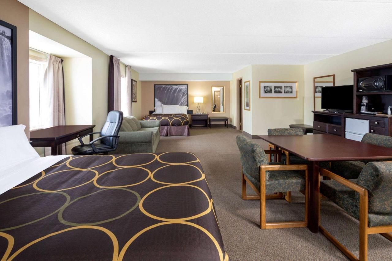 Two-Bedroom Family Suite Four Queen Beds Non-Smoking,1277330857:JPEG