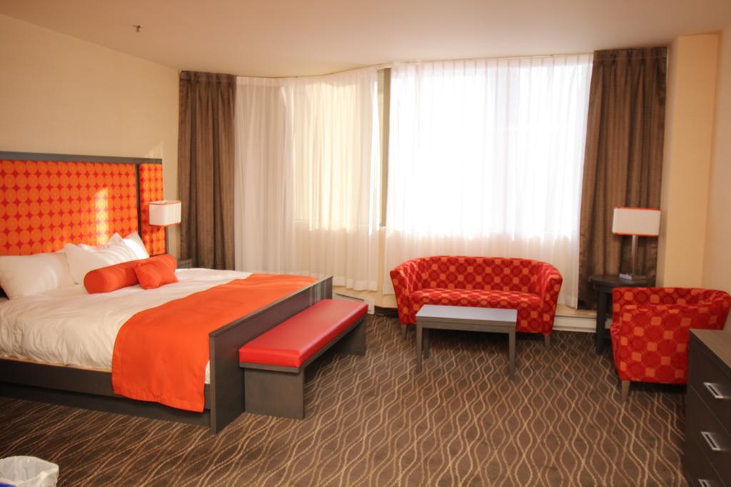 Deluxe King Suite