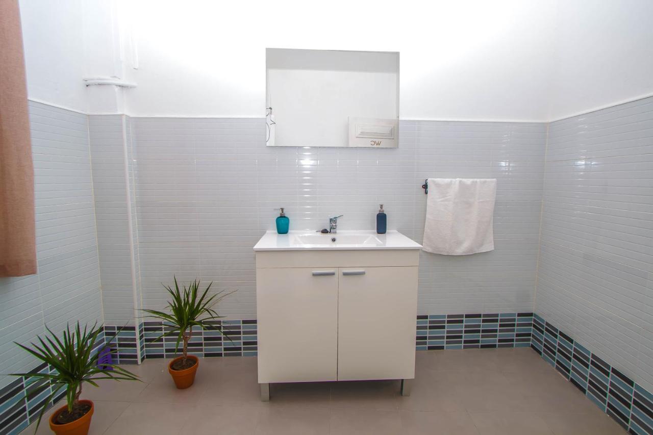 Twin Room 2 Beds with Shared Bathroom