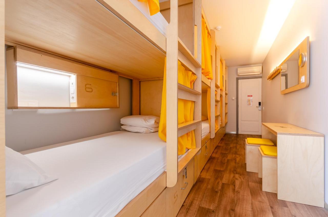 Bunk Bed 6-Bed Female Dormitory Room