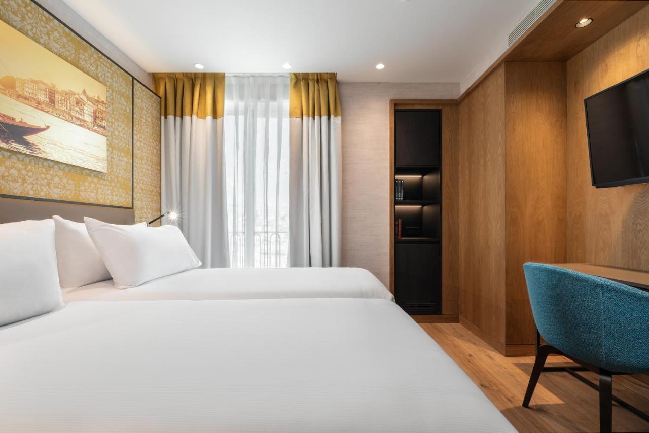Deluxe Double Room Balcony Aliados View