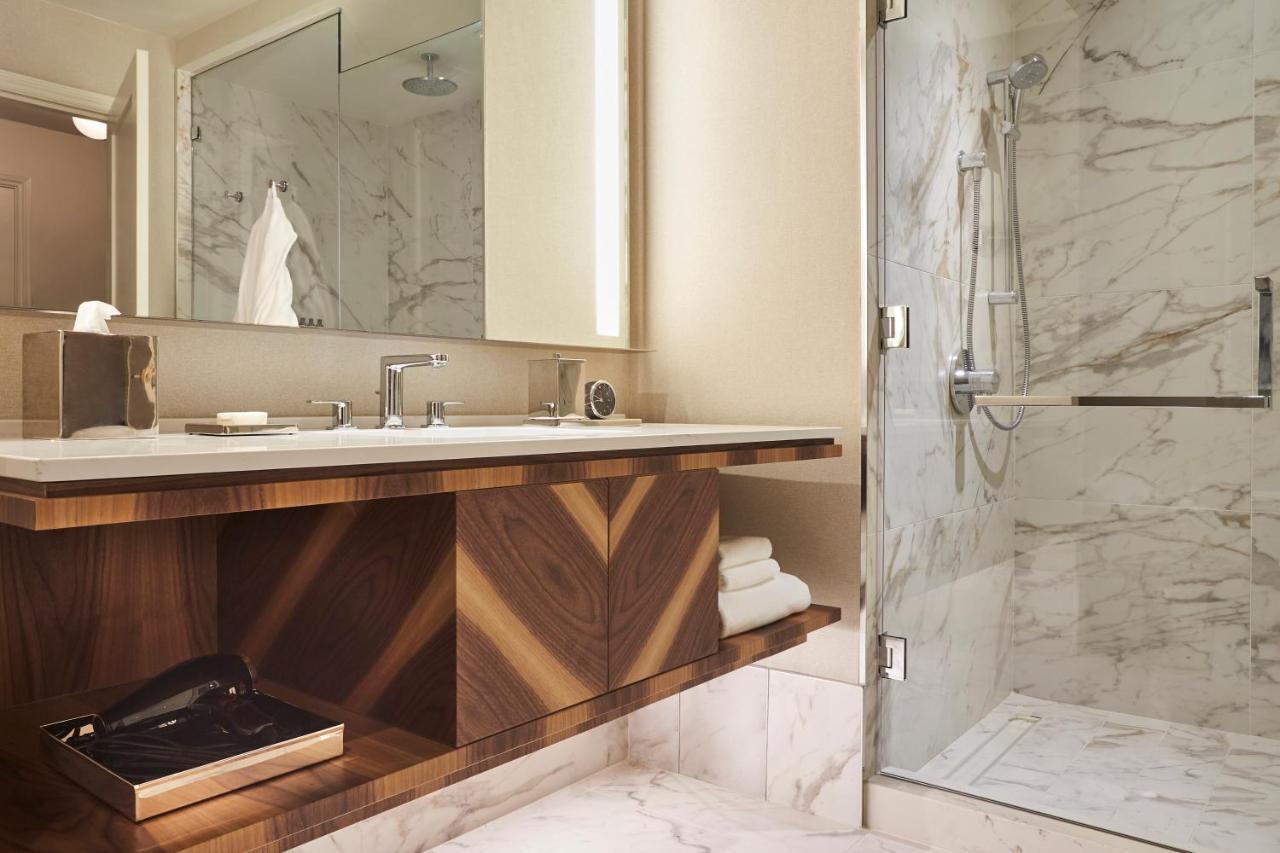 One-Bedroom Corner Suite