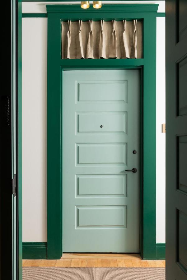 The Grand King,1120472766:JPEG