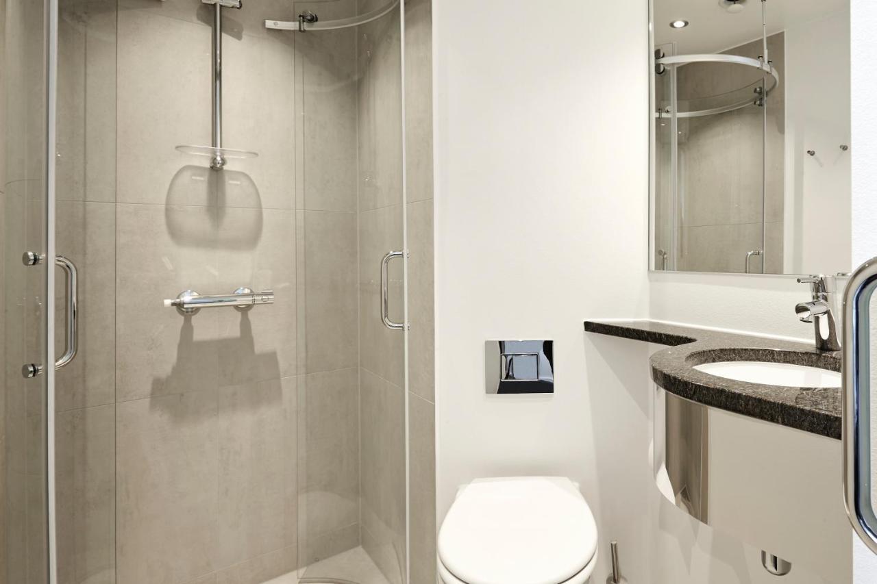 6 Bed Private Room with Private Bathroom