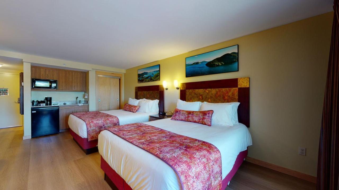 Superior Queen Room with Two Queen Beds - Lake Front