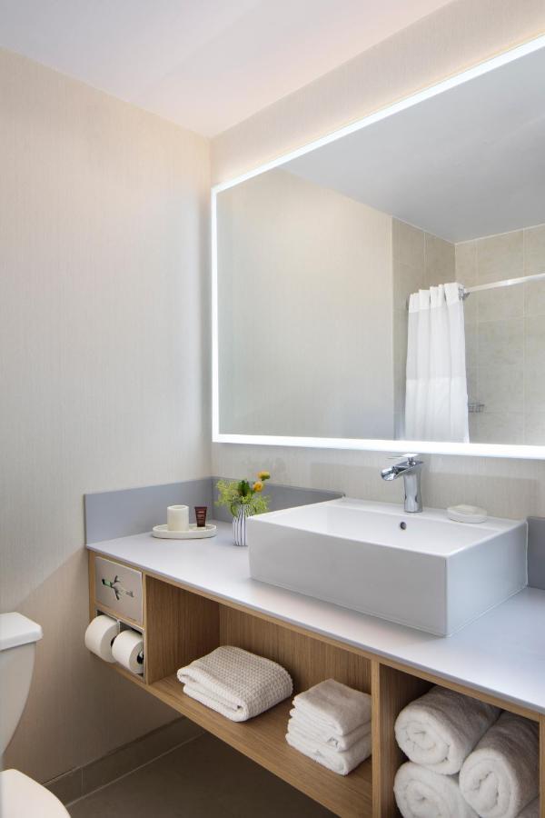 Executive Room with 2 Queen Beds,  City View, High Floor, Non-Smoking