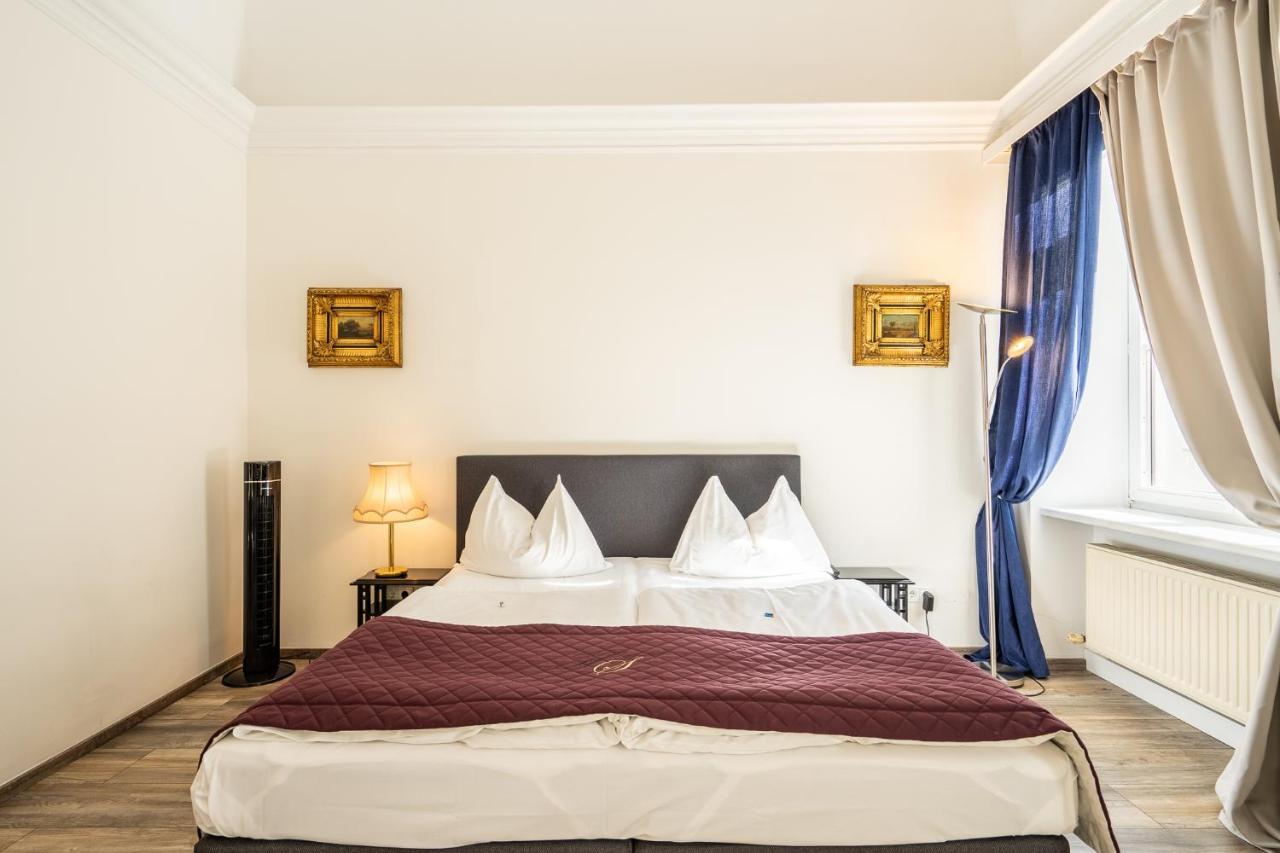 One-Bedroom Apartment,1146934186:JPEG