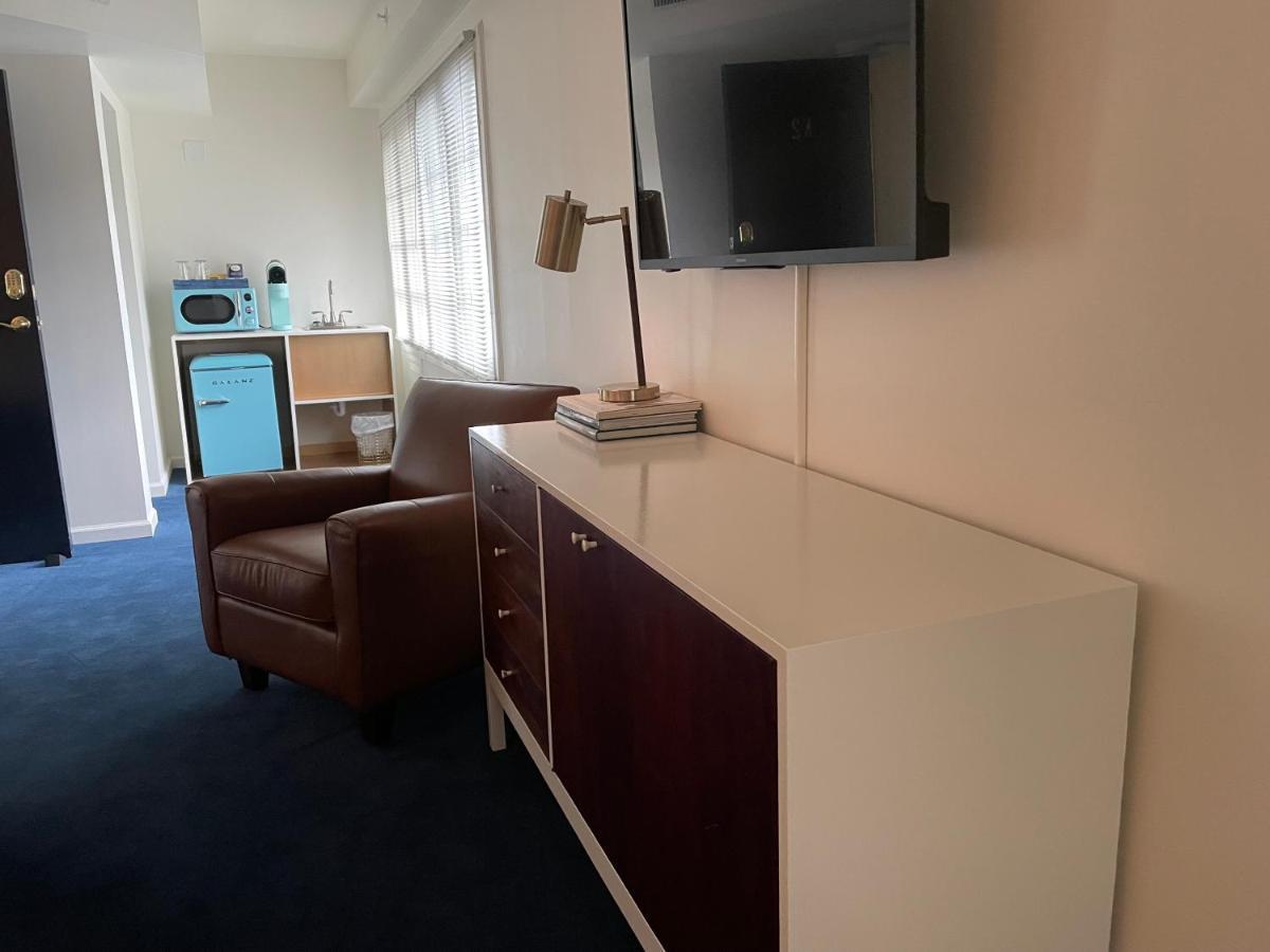 Deluxe King Suite