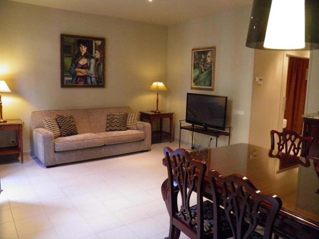 Apartment (1-2 Adults)