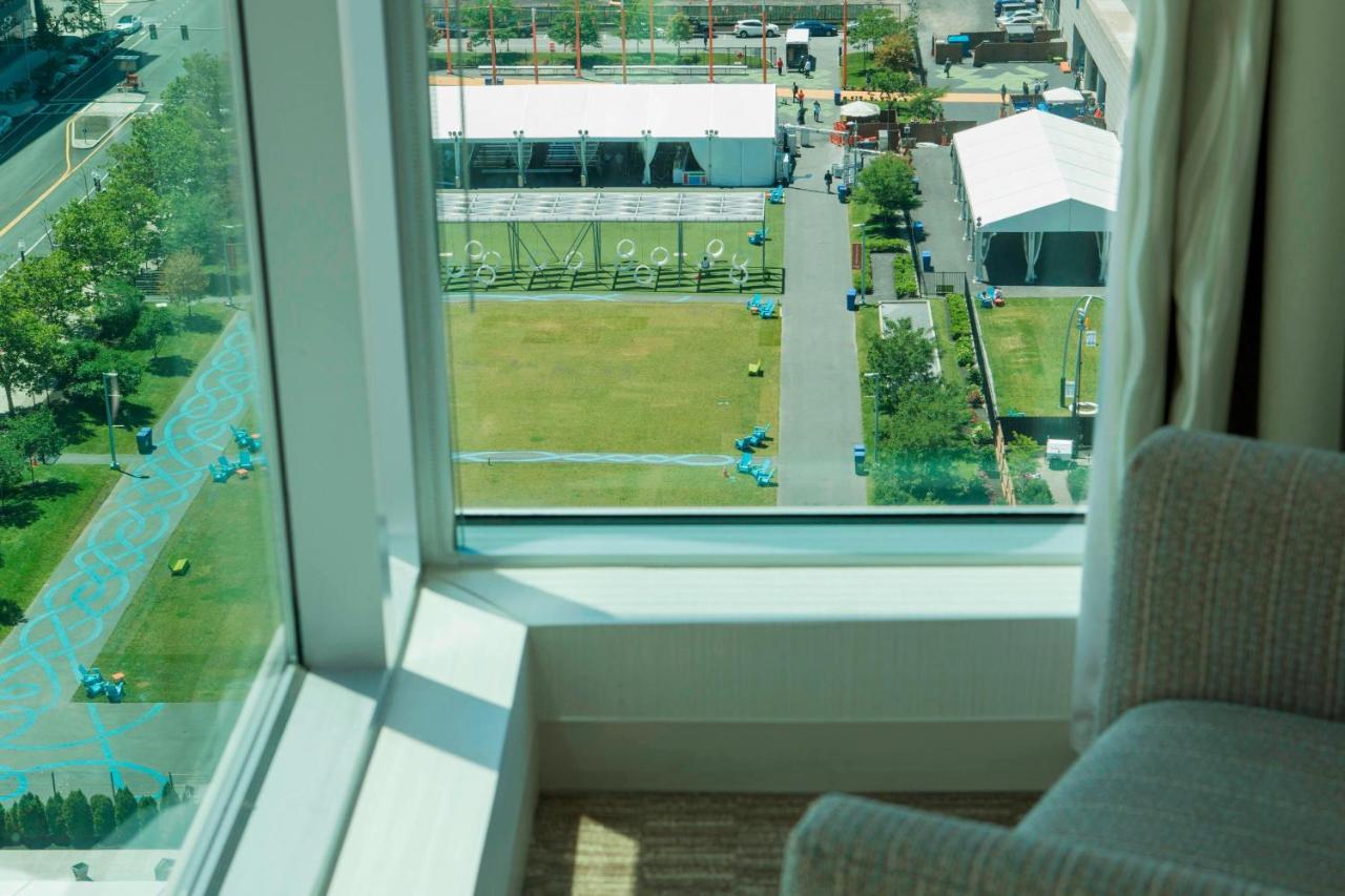 Lawn on D, Guest room, 1 King, Lawn on D view, Garden view