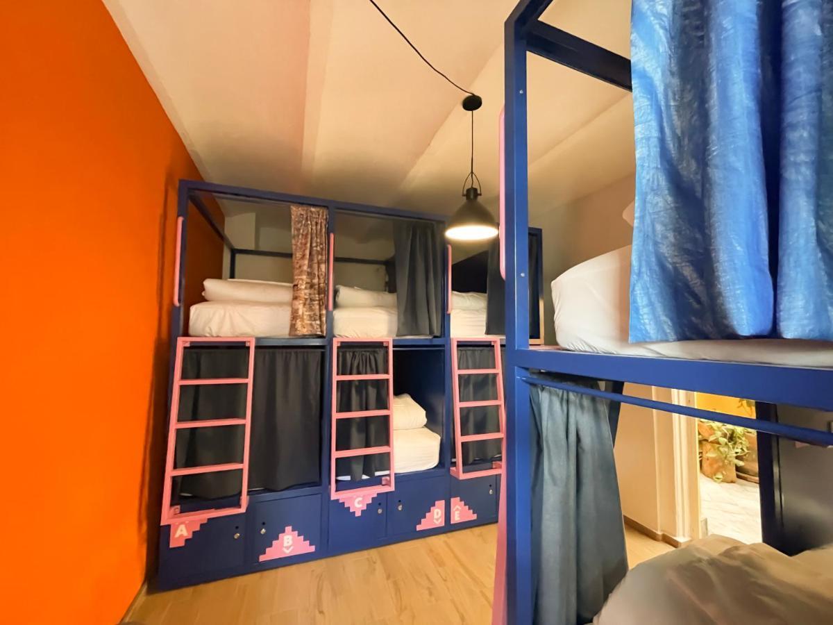 Bed 8-Bed Mixed Dormitory Room,1537423465:JPEG