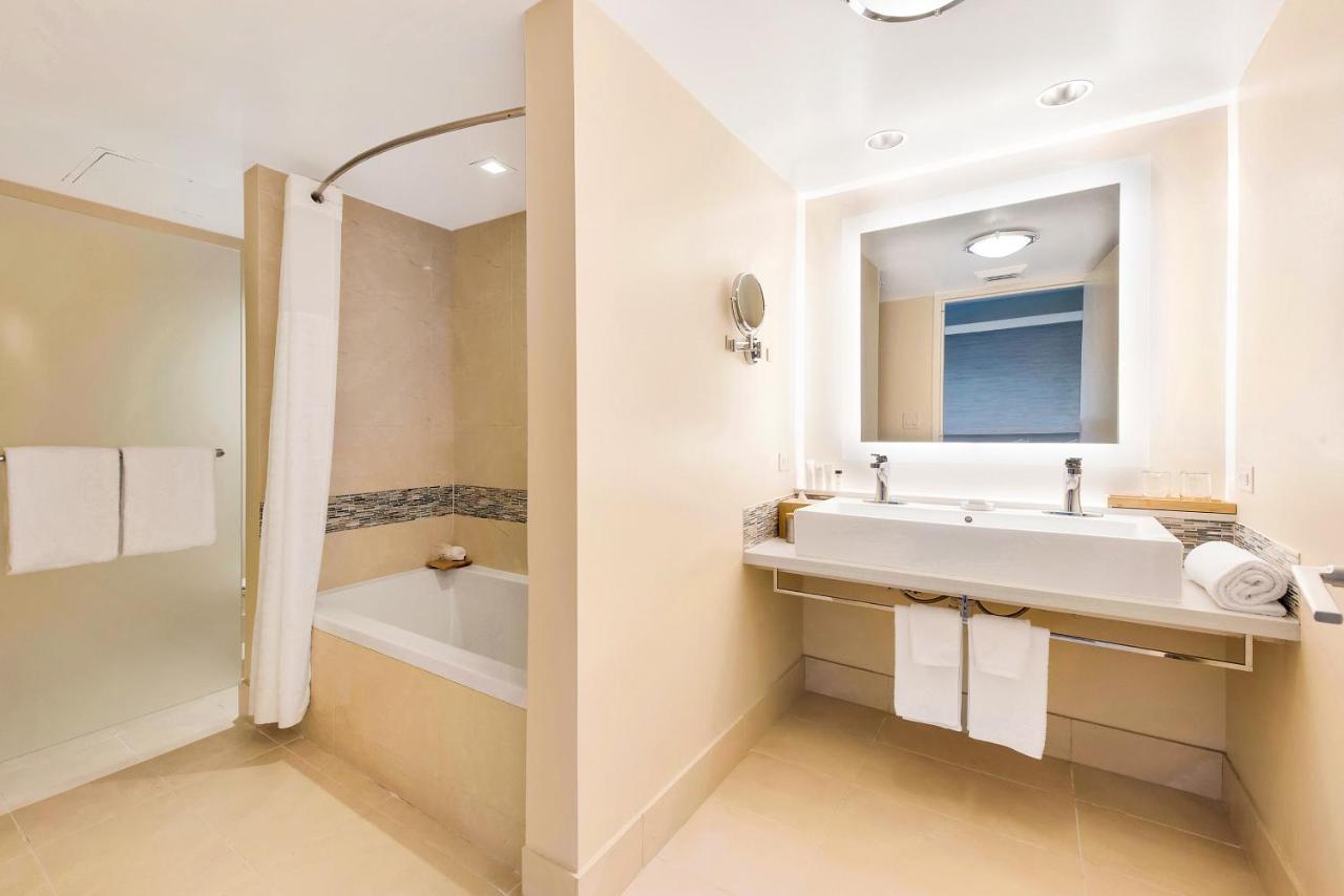 Ocean Front Suite King with Balcony