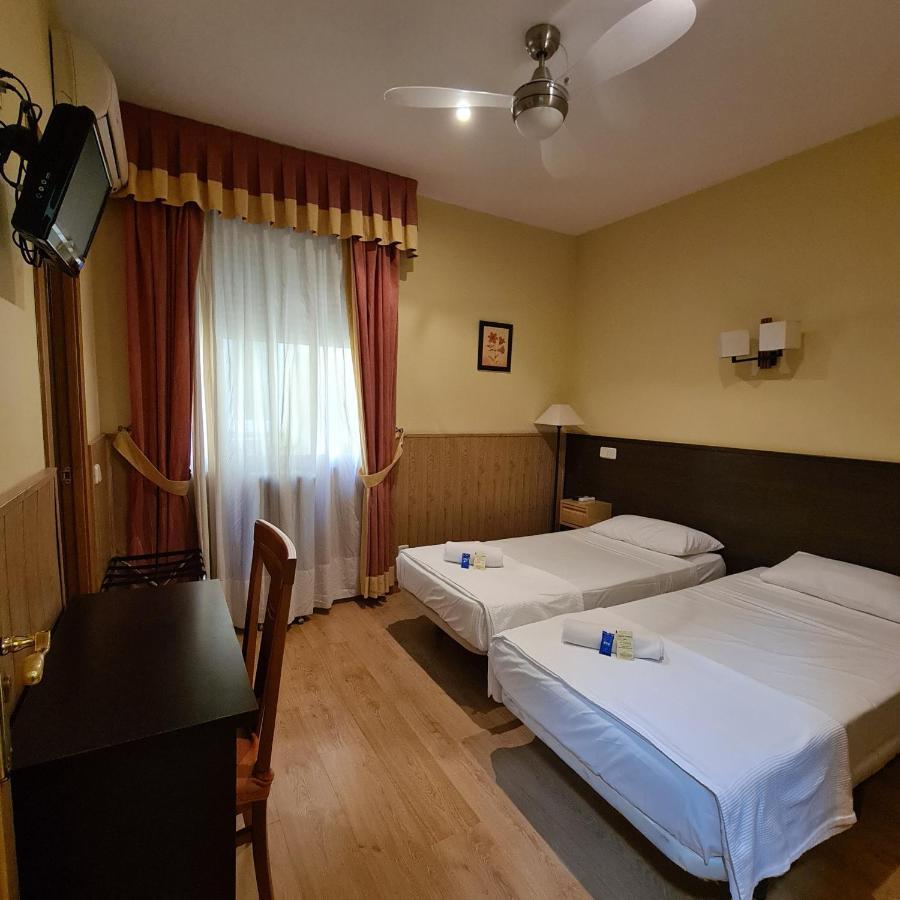 Basic Triple Room