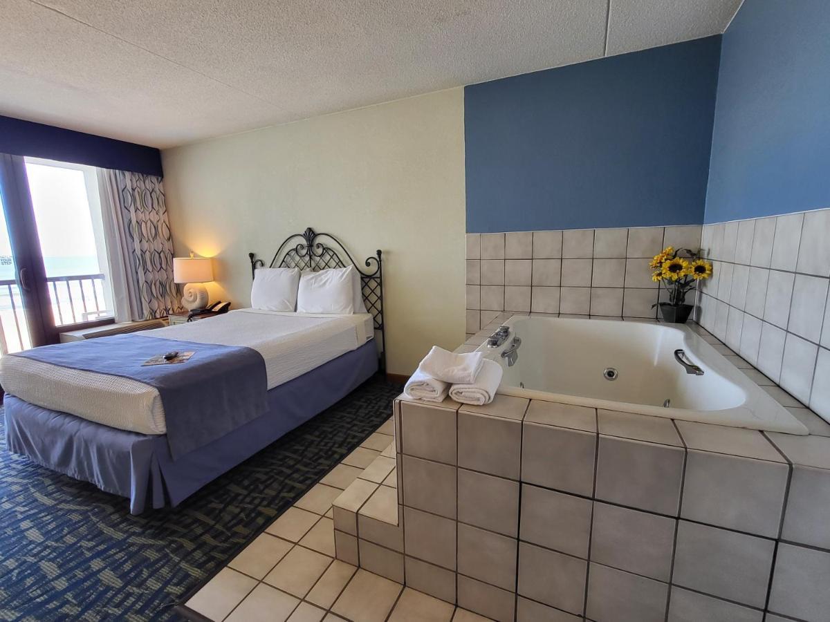 Deluxe Queen room Jetted tub next to bed Oceanfront Private Balcony,1187543632:JPEG