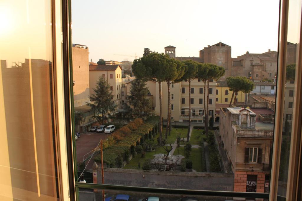 Camera Matrimoniale/Doppia con letti singoli con Bagno Privato e Vista Città