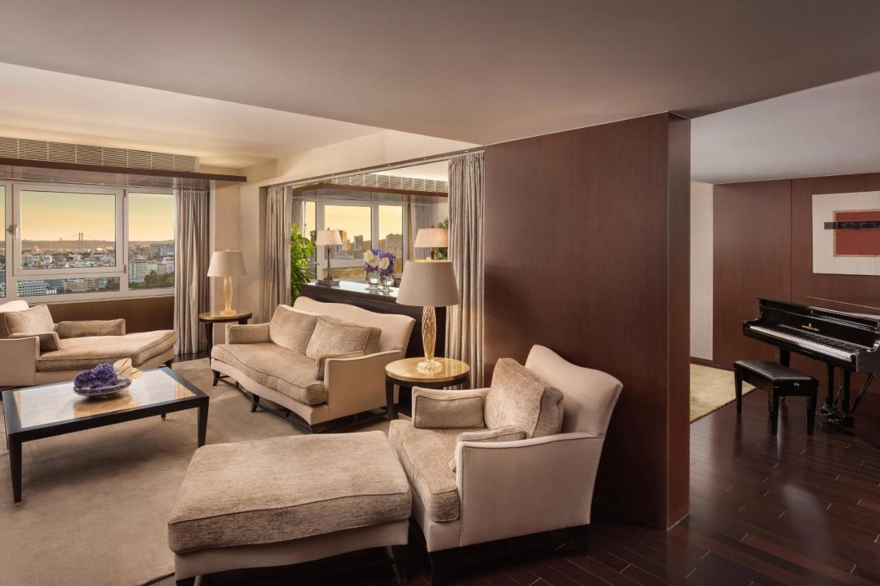 Presidential Suite Club lounge access 1 King Skyline view