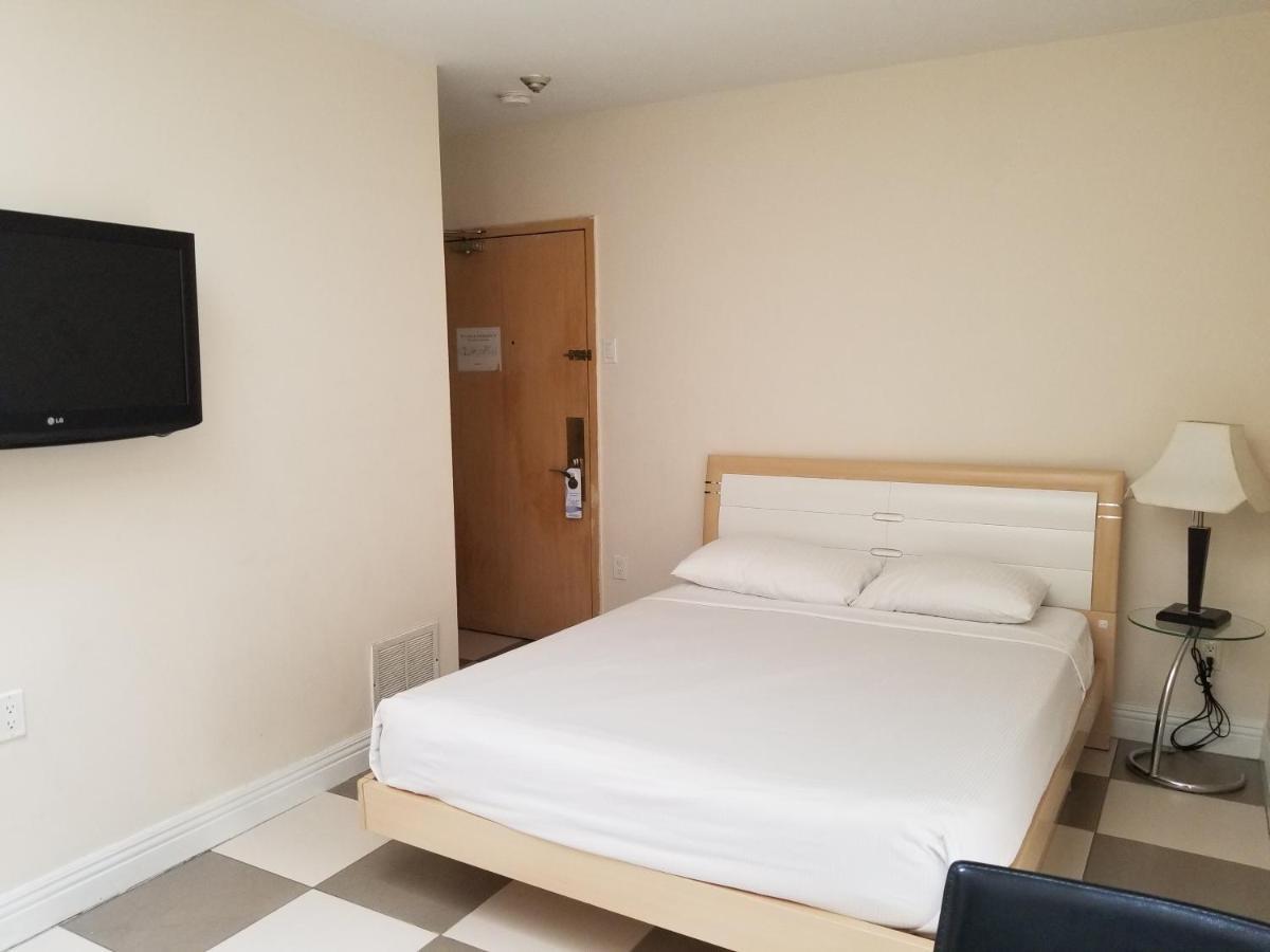 Junior Studio (1 Adult)