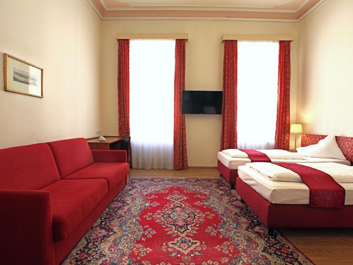 Large Double or Twin Room