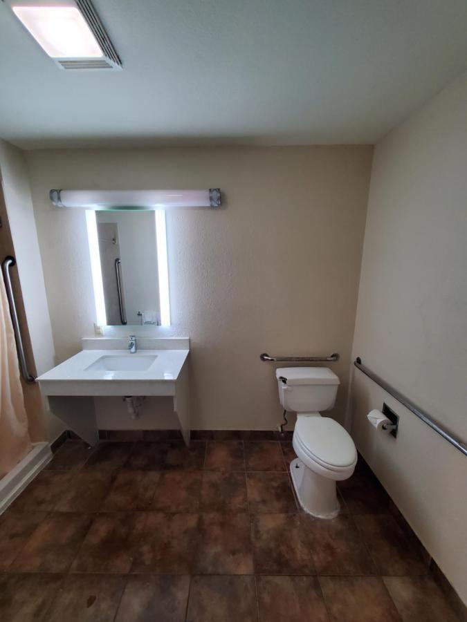 King Room - Accessible/Non-Smoking