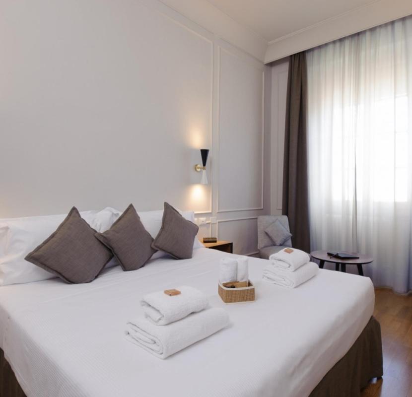 Deluxe Queen Room