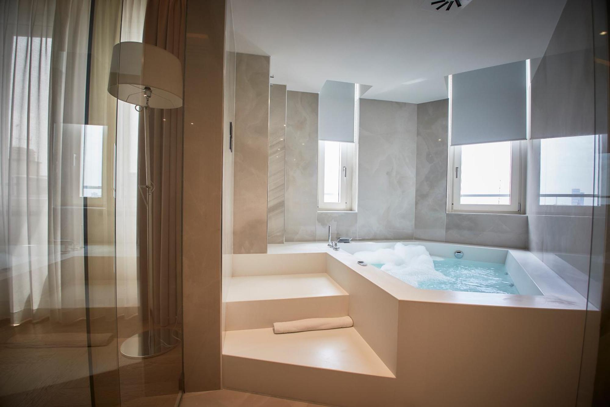 Deluxe Suite,1209269710:JPEG