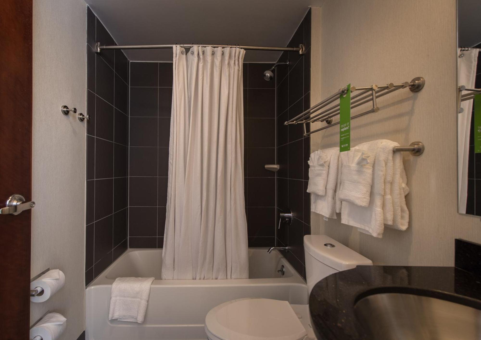 TriBeca Doubles City View ADA