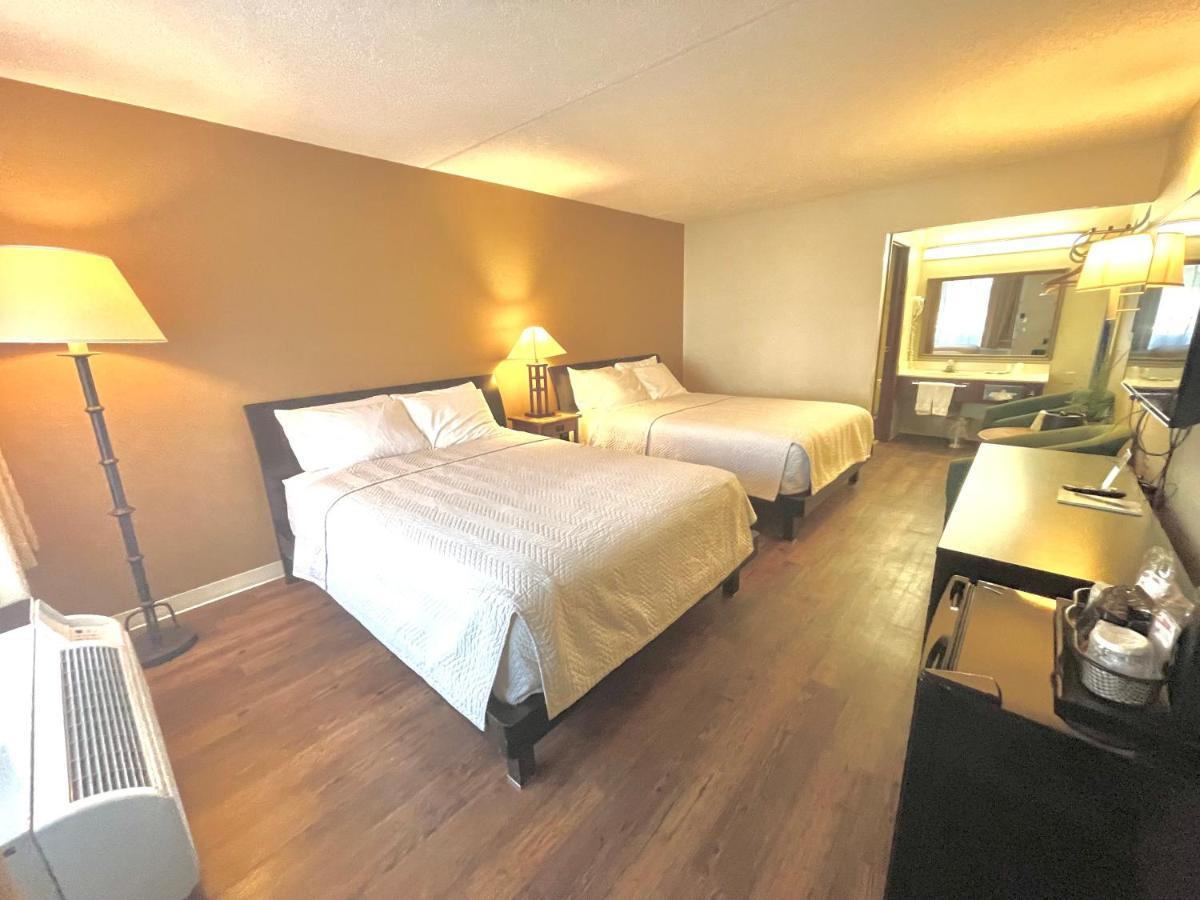 Deluxe Queen Room