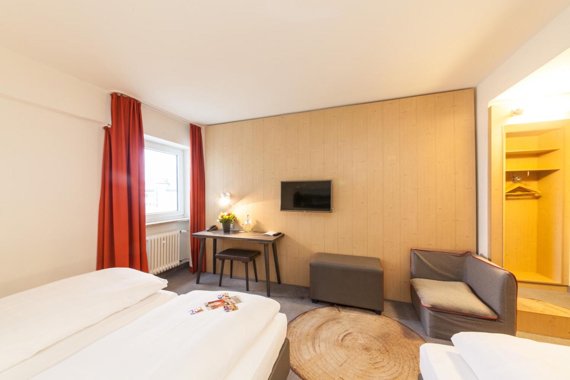 Standard Triple Room with Three Single Beds