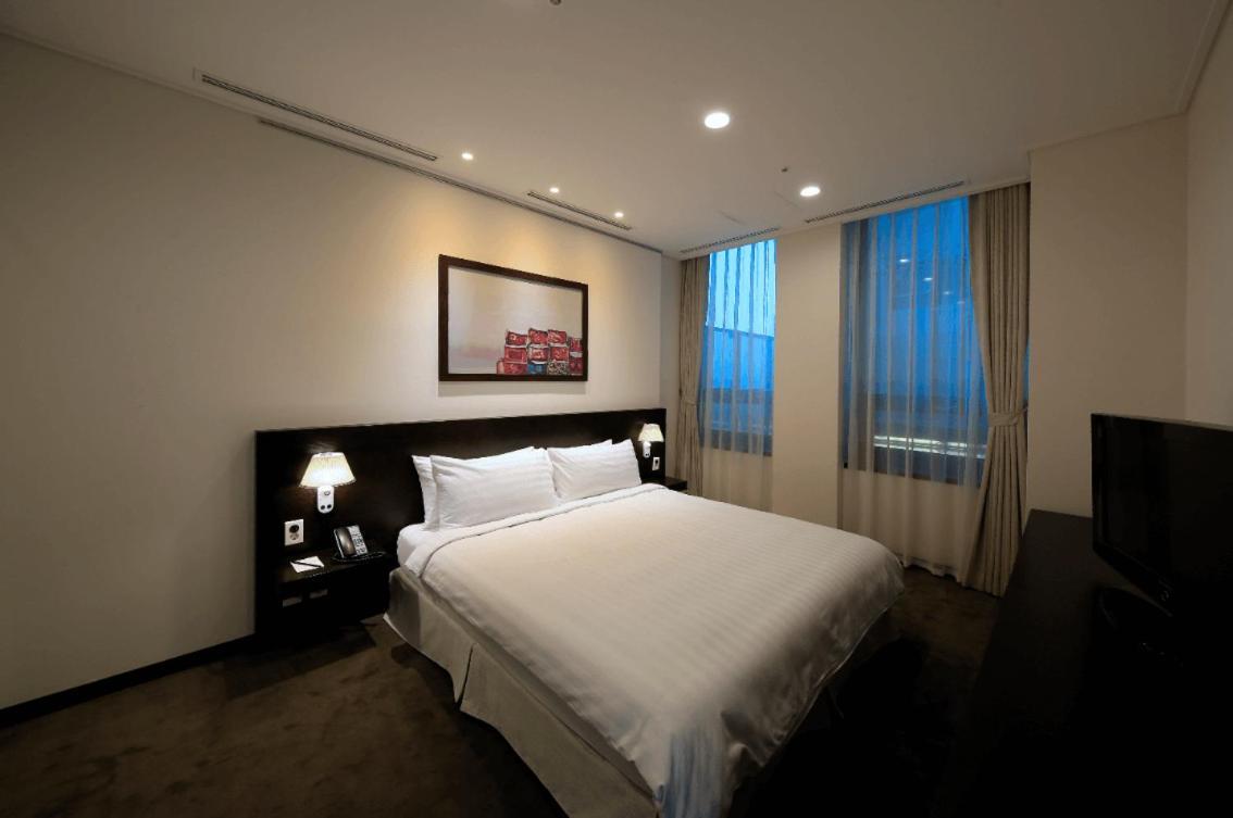 One-Bedroom Apartment,1590346538:JPEG