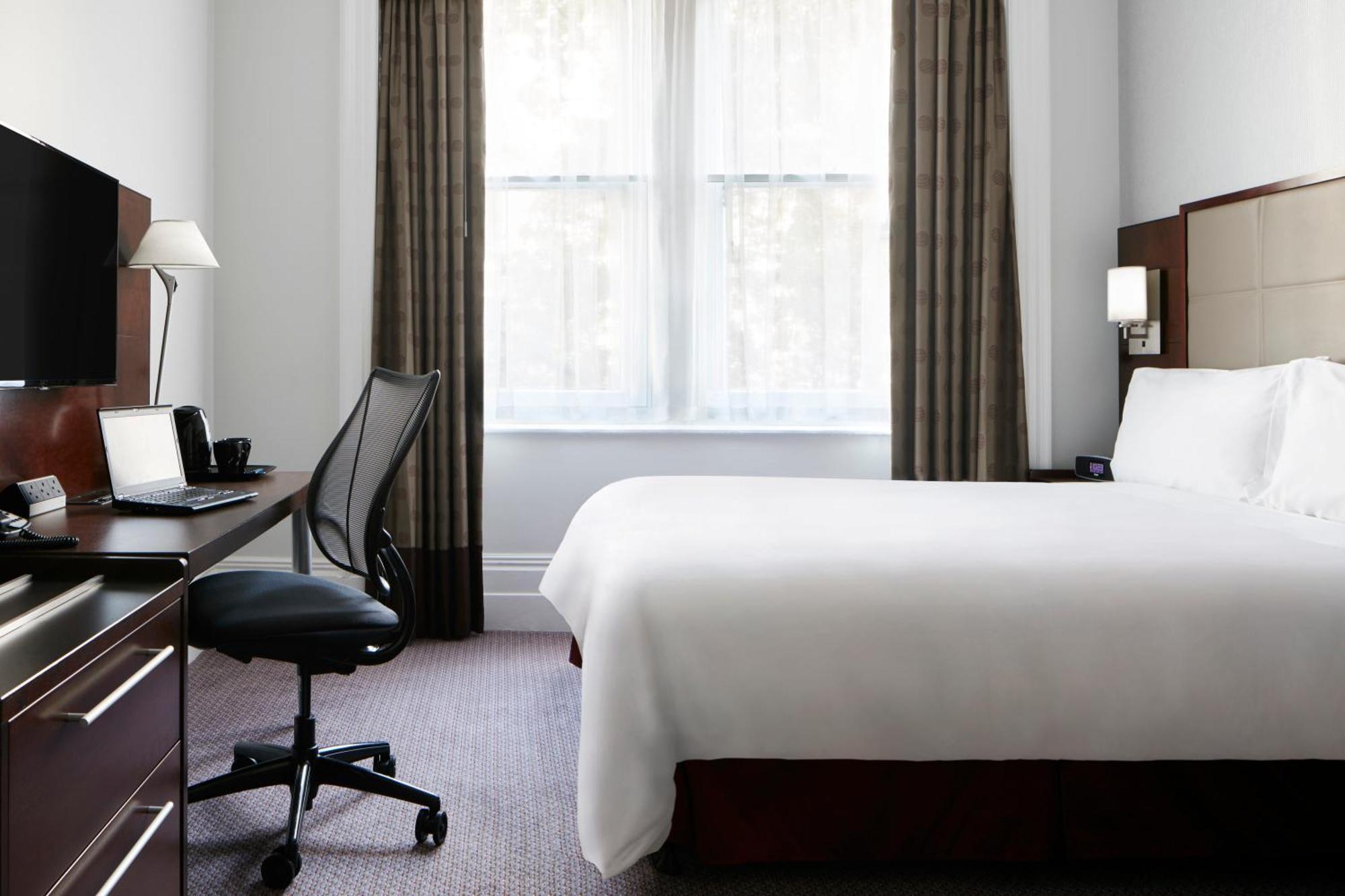 One-Bedroom Suite with Kitchenette