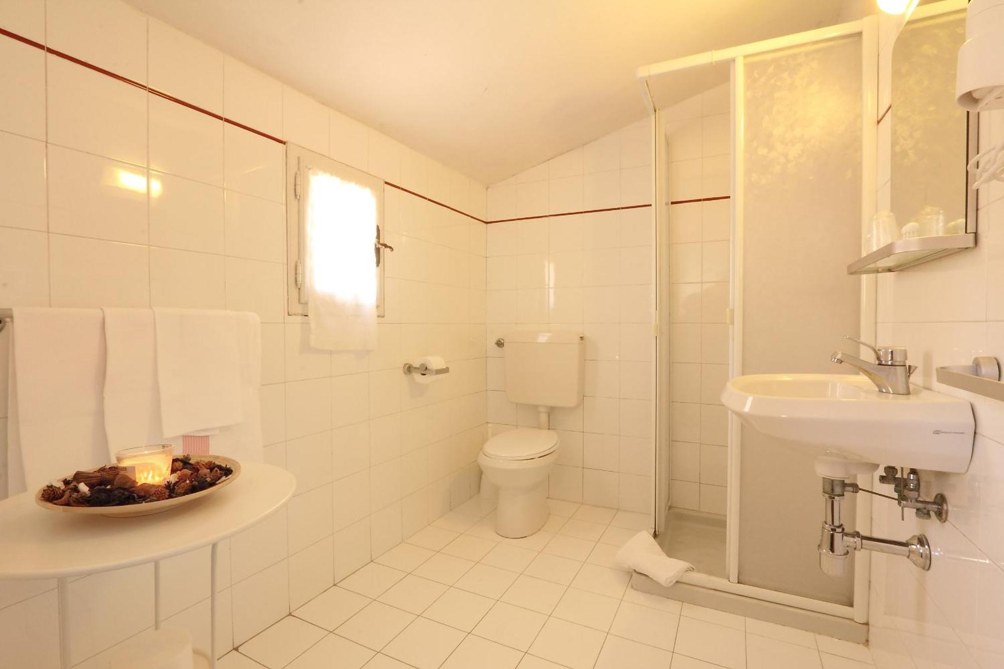 Double Room Private Bathroom