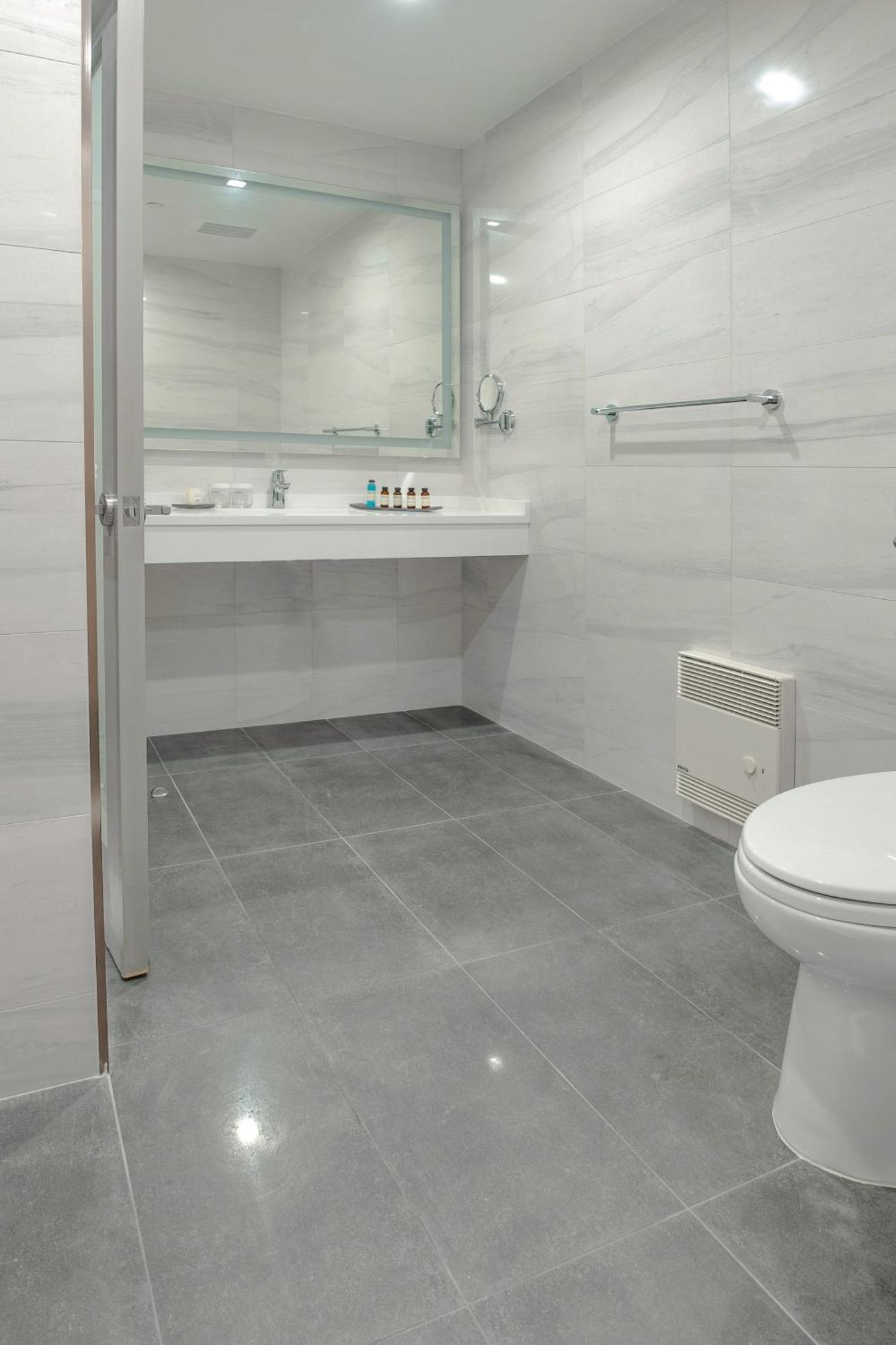 Premier King Room Accessible