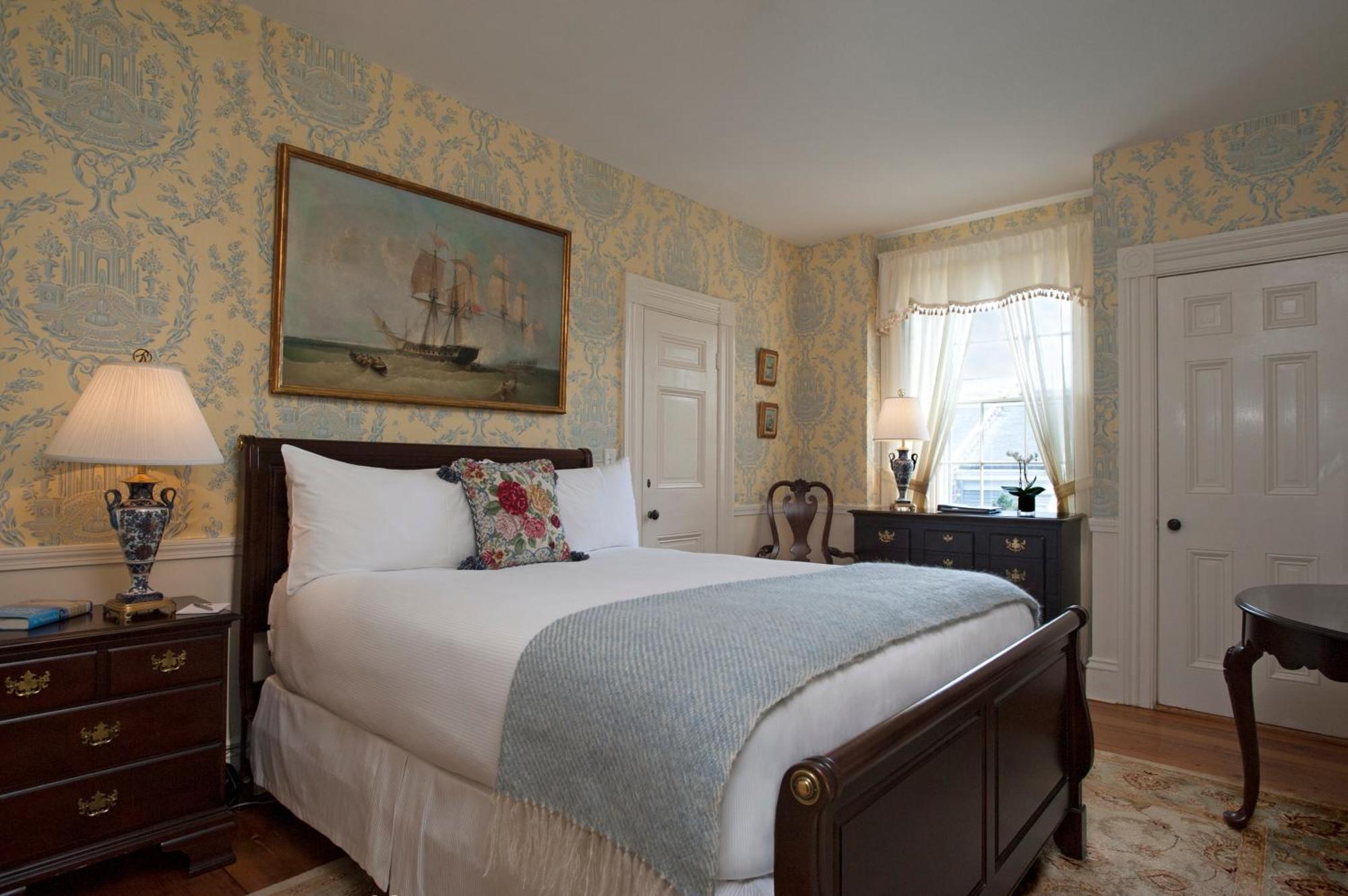 Small Queen Room - Main Building