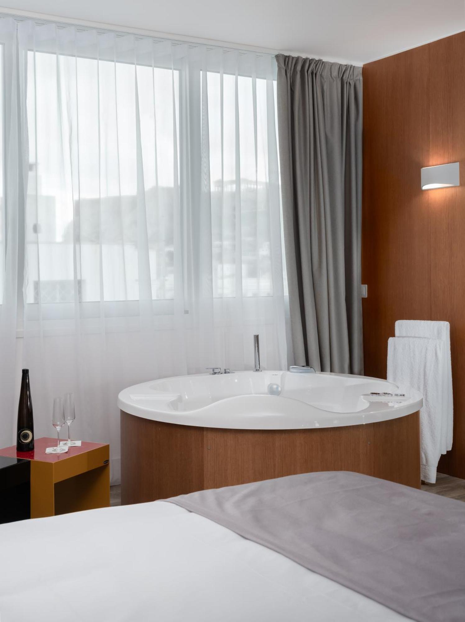 Deluxe Suite with Acropolis View